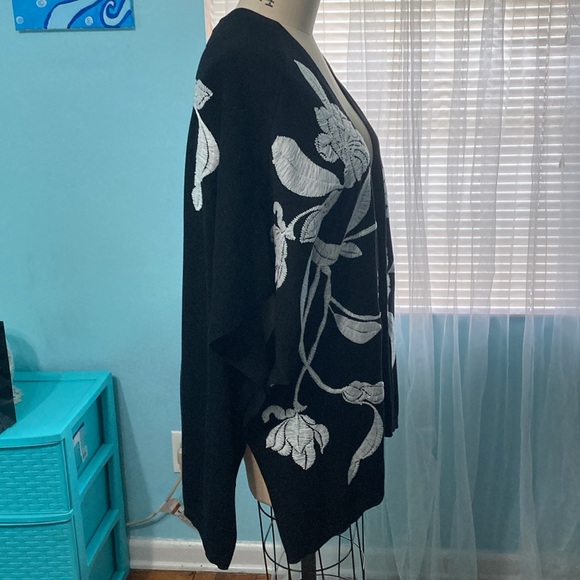 Chico’s Embroidered Ruana - Picture 5 of 8